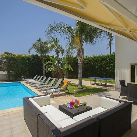 فيلة Larnaca Anthea 1 *